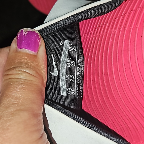 Girls Nike slides - Picture 3 of 4